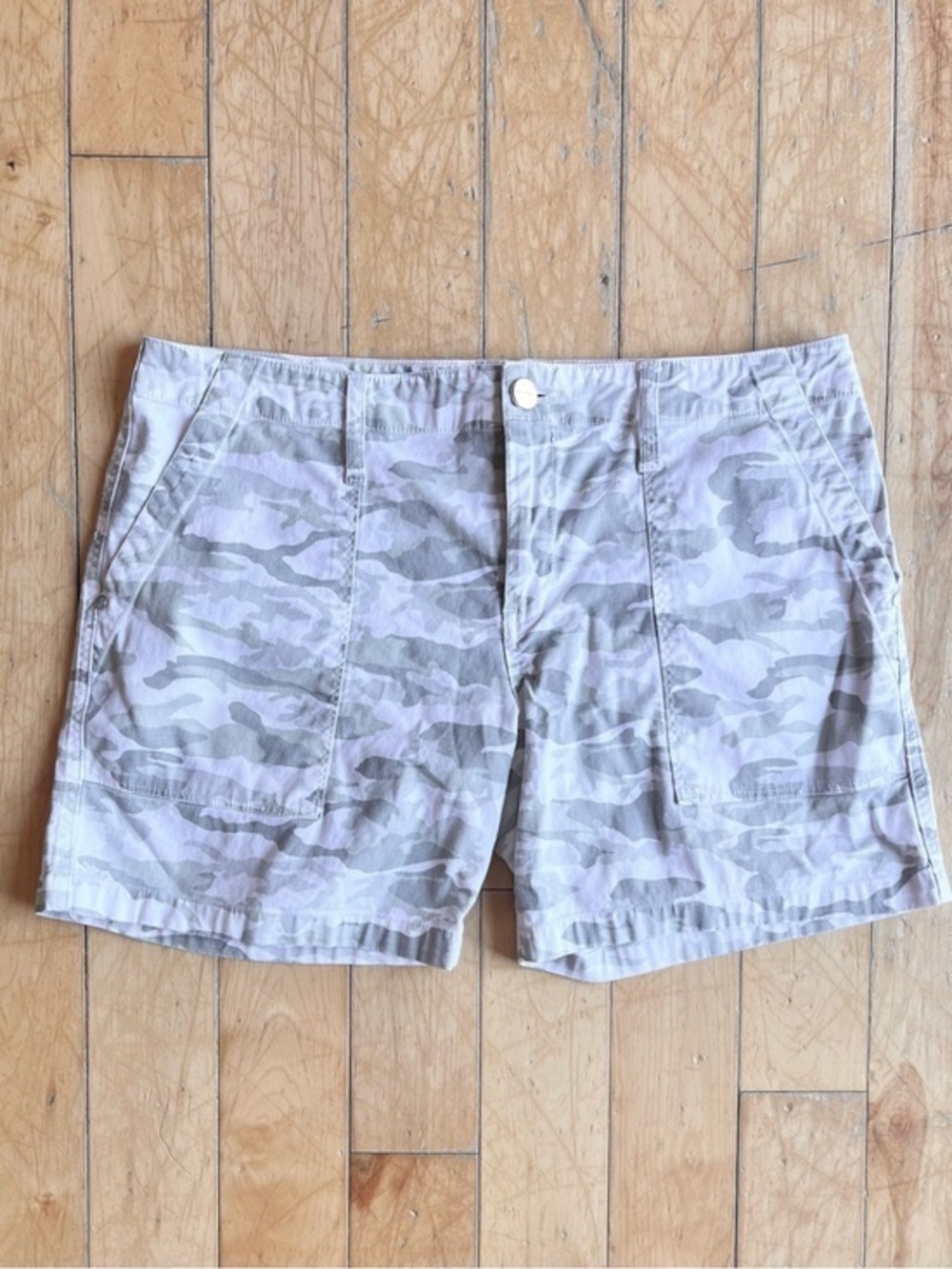 Sanctuary Camo Print 98% Cotton Shorts Size 30